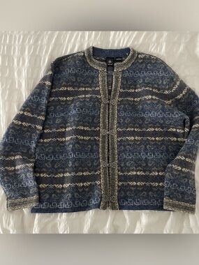 NWOT Vintage Women's Blue Patterned Wool Cardigan